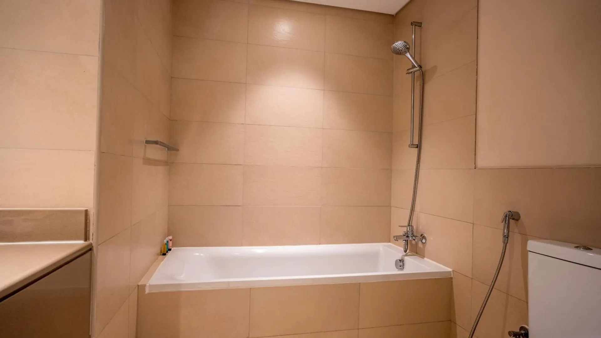 Apartament Yas Island 3Br Plus Maid Pool, Gym, Near Seaworld & Ferrari World Abu Zabi